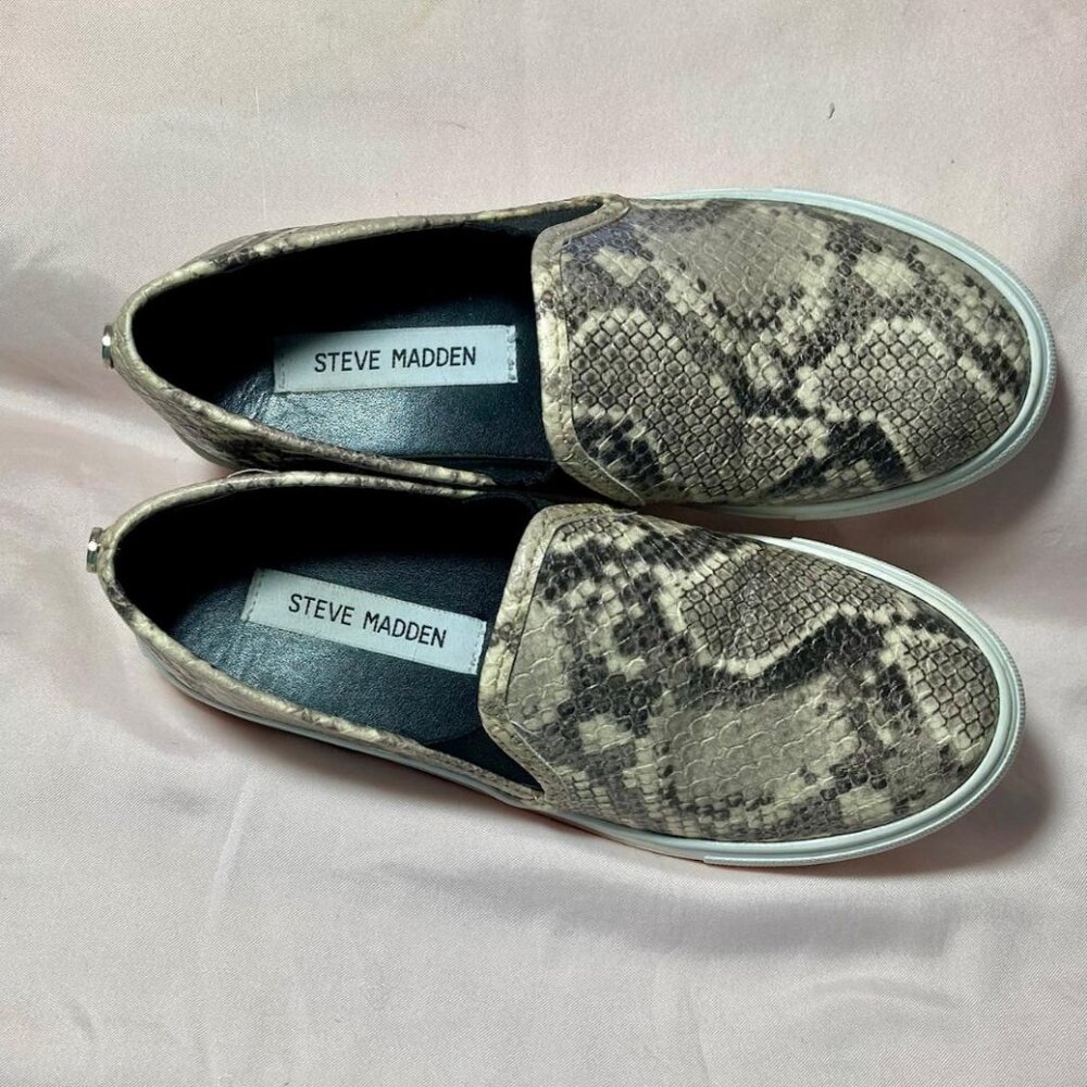 Steve Madden Women's Sz 6.M Shoes Gray White Vegan Snakeskin Casual Low Sneakers